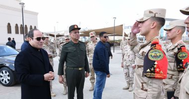 الرئيس السيسي يتفقد الأكاديمية العسكرية المصرية ويؤدى صلاة الجمعة مع أبنائه الطلاب