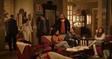 الحلقة 7 من مسلسل إخواتى.. سها تقنع هشام بسرقة جواب توت غنخ آمون.. ناهد تضبط فرحات مع زوجته الجديدة .. هشام يبدأ الشك في زوجته.. أغنية الكينج محمد منير "شبايبك" تزين الحلقة.. فرحات يسرق دولارات أحلام