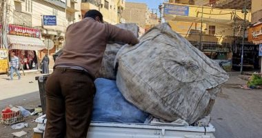 مدينة الأقصر تقود حملات مكثفة ضد نباشى القمامة.. صور