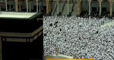 في رحاب الحرمين.. تكثيف الخدمات لاستيعاب الأعداد المليونية في الجمعة الأولى من رمضان.. مصليات خاصة لذوي الهمم وكبار السن بالمسجد الحرام.. روبوتات للإجابة عن السائلين.. و400 عربة كهربائية لتنقل المعتمرين بالحرم الحرم فى أول جمعة بشهر رمضان