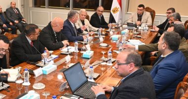 وزير الإسكان يوجه بسرعة إنجاز مشروعات المياه والصرف بمبادرة حياة كريمة