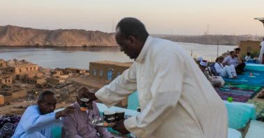 رمضان فى النوبة شكل تانى.. النوبيون يتجمعون على موائد "لم الشمل" طوال شهر الصيام.. السيدات يجهزن الأكلات المميزة.. الإفطار على ضفاف النيل أبرز المشاهد.. "هيسا وتنقار وكركر" أبرز مناطق استقبال الضيوف توزيع العصائر