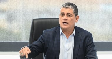 عادل عقل يشرح تفاصيل اختبار "YO- YO تيست" للحكام بإشراف أوسكار.. فيديو الكولومبى اوسكار رئيس لجنة الحكام