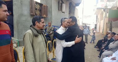 "اليوم السابع" يرصد تفاصيل رحلة العودة من جحيم الاختطاف إلى حضن الوطن.. قصة شباب أبو شنب وسنرو بالفيوم بعد تحريرهم من السودان.. عماد وماجد شقيقان: لم نفقد الثقة لحظة فى الدولة المصرية لإعادتنا.. فيديو وصور احمد عزازى يستقبل الضيوف
