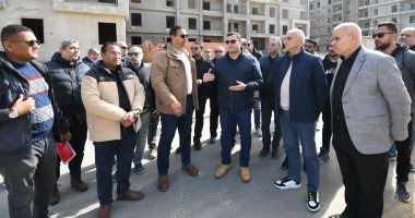 وزير الإسكان يتفقد مشروع "سكن لكل المصريين" و"كوبري C3" بالعلمين الجديدة