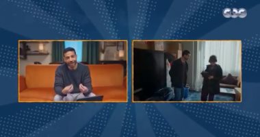 انتوا بتسرقوا الست وهي بتصلي.. إسلام فوزى استلم ريهام حجاج فى "أثينا".. فيديو