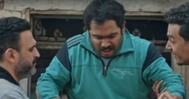 مسلسل الكابتن الحلقة 9.. أكرم حسني يساعد شريف حسني في مواجهة مشكلاته