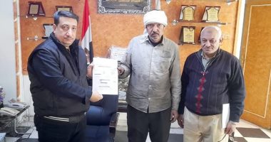 تسليم نماذج التصالح الخاصة بمخالفات البناء بحى غرب سوهاج