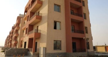ثمار مشروعات حياة كريمة فى الجيزة.. مجمع سكنى للمتضررين من السيول فى الصف.. المحافظ: مشروع متكامل يضم 256 وحدة حضارية ونقطة شرطة ومدرسة وموقف وسوق ومحطة معالجة صرف.. ويؤكد: المشروع يوفر كافة متطلبات السكان