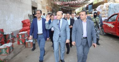 محافظ كفر الشيخ يتفقد سوق الجملة للخضراوات والفاكهة على مساحة 5 أفدنة