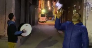 ليالى رمضان فى شبرا.. سهرة فنية على أنغام الدف والطبلة.. فيديو