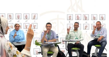 كلية التعليم المستمر بالجامعة الأمريكية بالقاهرة تقدم ورشة أساسيات لغة الإشارة 