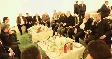 وزير الصناعة يعقد لقاء موسعا مع رؤساء كبرى الشركات العاملة بمجال الحديد فى مصر وزير الصناعة مع شركات الحديد