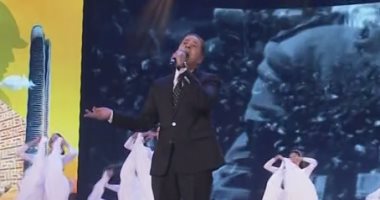 مدحت صالح يقدم فقرة فنية أمام الرئيس السيسي باحتفالية "يوم الشهيد"