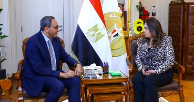 وزيرة التنمية المحلية تتابع مع محافظ قنا جهود توافر السلع ومنظومة التصالح