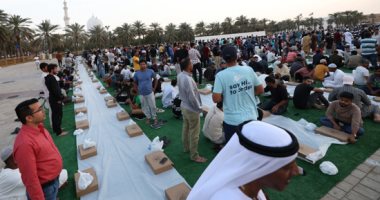 مساجد عامرة.. موائد الرحمن فى مسجد الشيخ زايد بالامارات