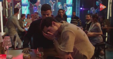 مسلسل كامل العدد الحلقة 12.. "مختار" يتعدى بالضرب على "علي" فى ملهى ليلى