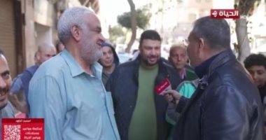 عمرو الليثي يهدى عاملين بمحل عطارة جوائز مالية فى "أجمل ناس" على الحياة
