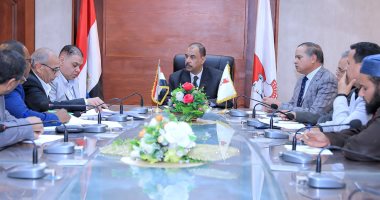محافظ سوهاج يبحث التوسع فى إنشاء مصانع أعلاف غير تقليدية لدعم الثروة الحيوانية