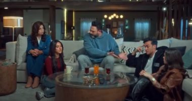 مسلسل الكابتن الحلقة 12.. سوسن بدر تهدد أكرم حسني بإفساد حياته إذا اكتمل فرح ابنتها