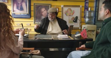 مسلسل شهادة معاملة أطفال الحلقة 11.. صحفى يفضح دور هنيدى