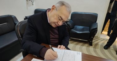 النائب عصام خليل يتقدم بأوراق ترشحه لانتخابات رئاسة حزب المصريين الأحرار