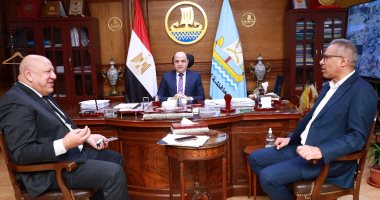محافظ كفر الشيخ يناقش عددا من الملفات ومشاكل الدوائر مع أعضاء النواب والشيوخ