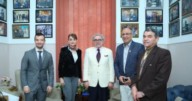 رئيس اتحاد الكتاب يستقبل سفيرة رومانيا بالقاهرة لتدعيم العلاقات الثقافية