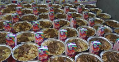 الخير من الأقباط للمسلمين في رمضان.. رومانى رمزى عجايبي يقيم مائدة الخير الرمضانية للعام الـ20.. رفقاء الخير يجمعون ربع مليون جنيه زكاة مال لتوزيعها على الأسر المستحقة.. ومطبخ خيرى يومى بقرية الرياينة.. صور
