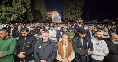 100 ألف يؤدون صلاتى العشاء والتراويح فى المسجد الأقصى