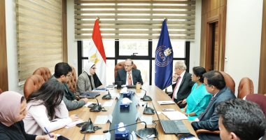 رئيس هيئة الدواء: مبيعات سوق الدواء بلغ 307 مليارات جنيه خلال العام الماضي جانب من الاجتماع