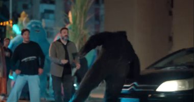 مسلسل الكابتن الحلقة 14.. عبد الرحمن الساعاتى يلقى بنفسه أمام سيارة