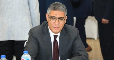 محافظ الجيزة يعتمد ترقية 39 معلمًا وأخصائيًا من شاغلى وظائف المعلمين محافظ الجيزة يعتمد ترقية 39 معلمًا وأخصائيًا من شاغلى وظائف المعلمين