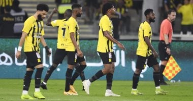 الشبكة نيوز : 
                                            الاتحاد يتخطى عقبة الرياض 2 - 1 ويعزز صدارة الدورى السعودى.. فيديو
                                        