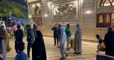 تمور وقهوة عربي ومتطوعون لخدمة المصليين في المسجد وخيام على مدار الشهر في المنصورة