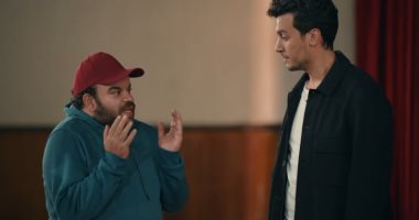 مسلسل الكابتن الحلقة 15.. عبد الرحمن يرغب في مغادرة المسرح ليلحق بافتتاح "هاني بوله"