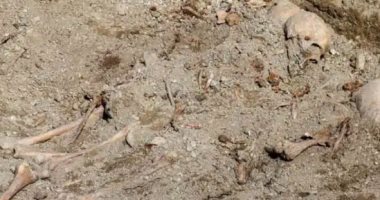 اكتشاف مقابر جماعية لرفات أشخاص أعدموا باليونان.. اعرف الحكاية المقبرة الجماعية