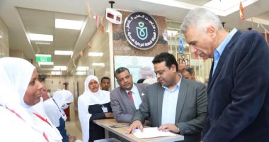 محافظ أسوان يجرى التحاليل الطبية ضمن مبادرة "رمضان بصحة لكل العيلة" محافظ أسوان خلال تفقد المبادرة