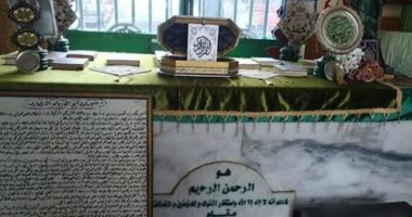 حكاية ضريح أبو الدرداء بالإسكندرية.. ضريح وسط الشارع يتحدث عنه المواطنين منذ عشرات السنين.. كراماته عديدة وتقام له ليلة احتفالية كل عام.. وهذه قصة المهندس الأجنبى الذى حاول إزالته من مكانه لتخطيط طريق الترام