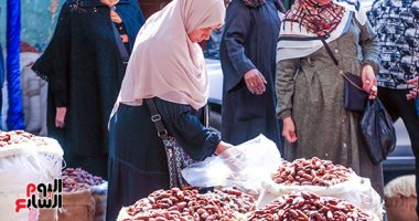 رمضان كريم.. انتعاش حركة بيع التمور بسوق الساحل سوق البلح