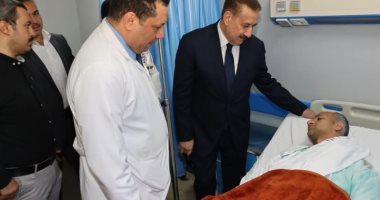 محافظ المنوفية يزور مصابى حادث طريق طملاى – السادات بالمستشفى