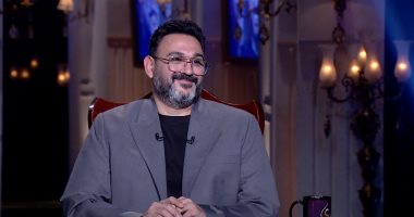 أكرم حسنى لـ "حبر سرى": النكتة القصيرة بتضحك أكتر.. الكوميديا الأقصر أفضل