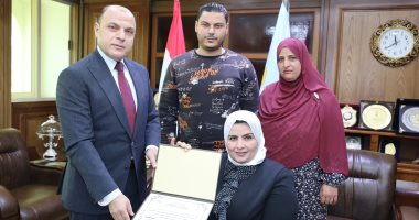 محافظ كفر الشيخ يكرم النائبة مها شعبان لحصدها بطولة ألعاب القوى لذوى الهمم