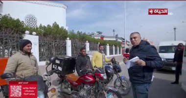 عمرو الليثي يجبر بخاطر عمال الدليفري ويهديهم جوائز مالية