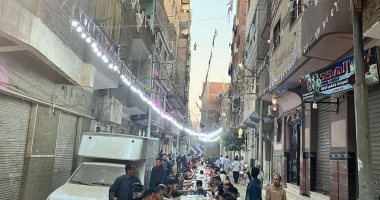 إفطار المحبة.. المئات على مائدة إفطار جماعى فى منطقة الشئون بقنا.. فيديو