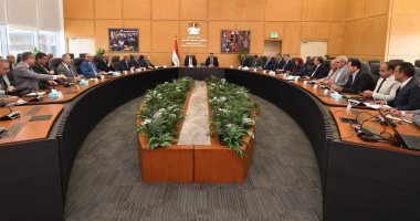 وزير الإسكان ورئيس الهيئة العربية للتصنيع يستعرضان مشروعات "حياة كريمة" المشتركة 