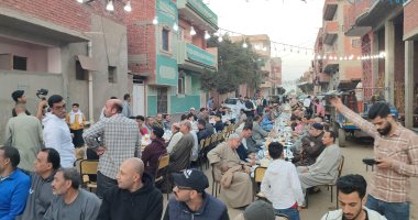 3000 وجبة.. أكبر إفطار جماعى بشوارع قرية الرملية فى الغربية (فيديو)