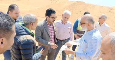 رئيس جهاز مدينة العبور الجديدة يتفقد أعمال ترفيق الأراضي المضافة للمدينة