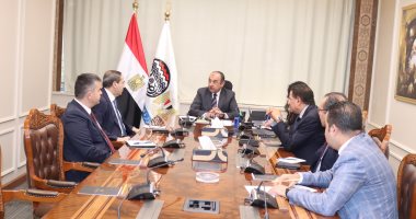 وزير قطاع الأعمال العام يبحث مع "KCG" التركية للمنسوجات سبل التعاون المشترك وزير قطاع الأعمال العام يبحث مع "KCG" التركية للمنسوجات سبل التعاون المشترك
