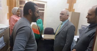 مدير "صحة القليوبية" فى جولة مسائية مفاجئة بإدارة بنها ويحيل المقصرين للتحقيق